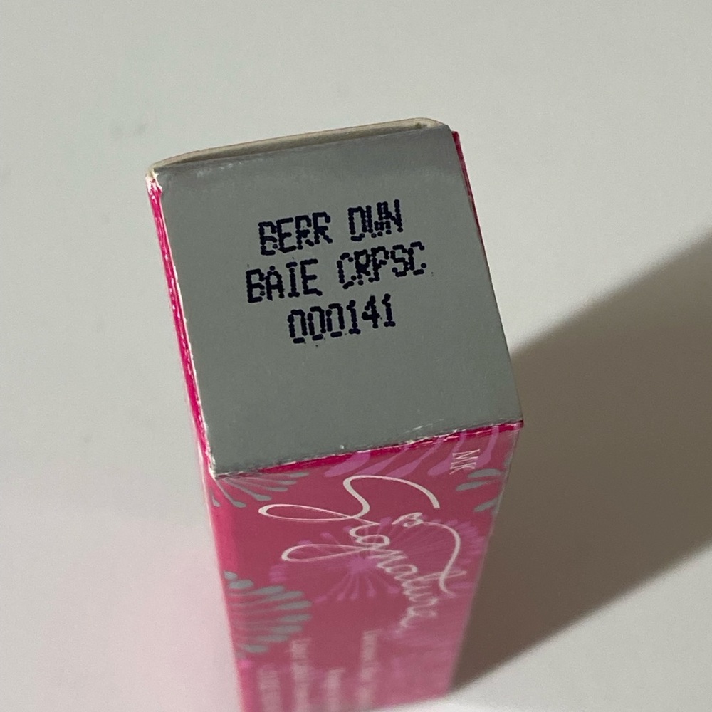 Mary Kay signature luscious color lipstick berry dawn - Picture 4 of 6